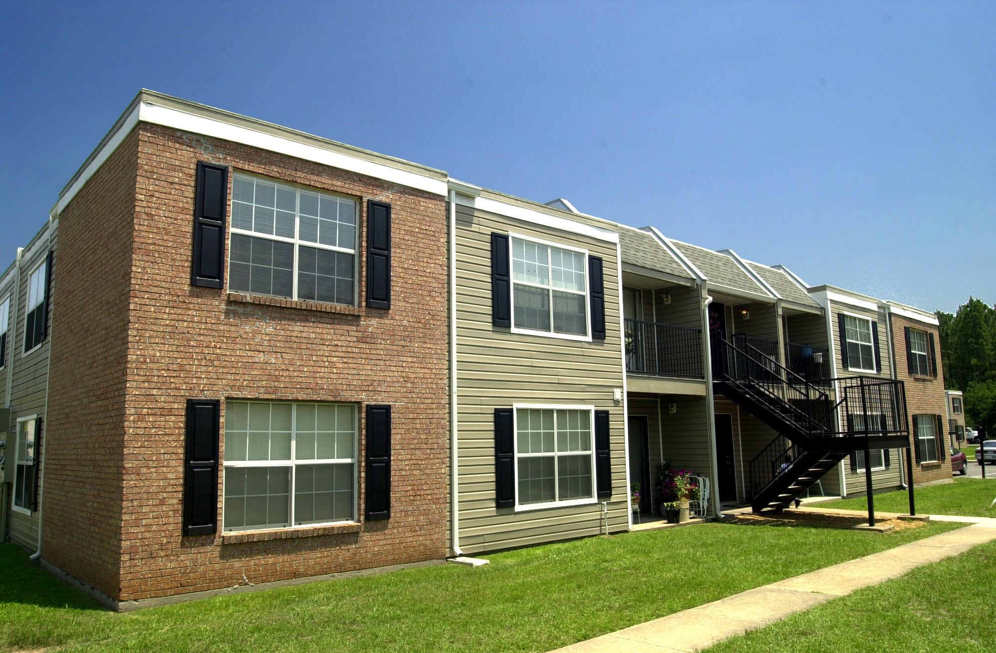 Regency Woods The Multifamily Advisory Group at Cushman & Wakefield