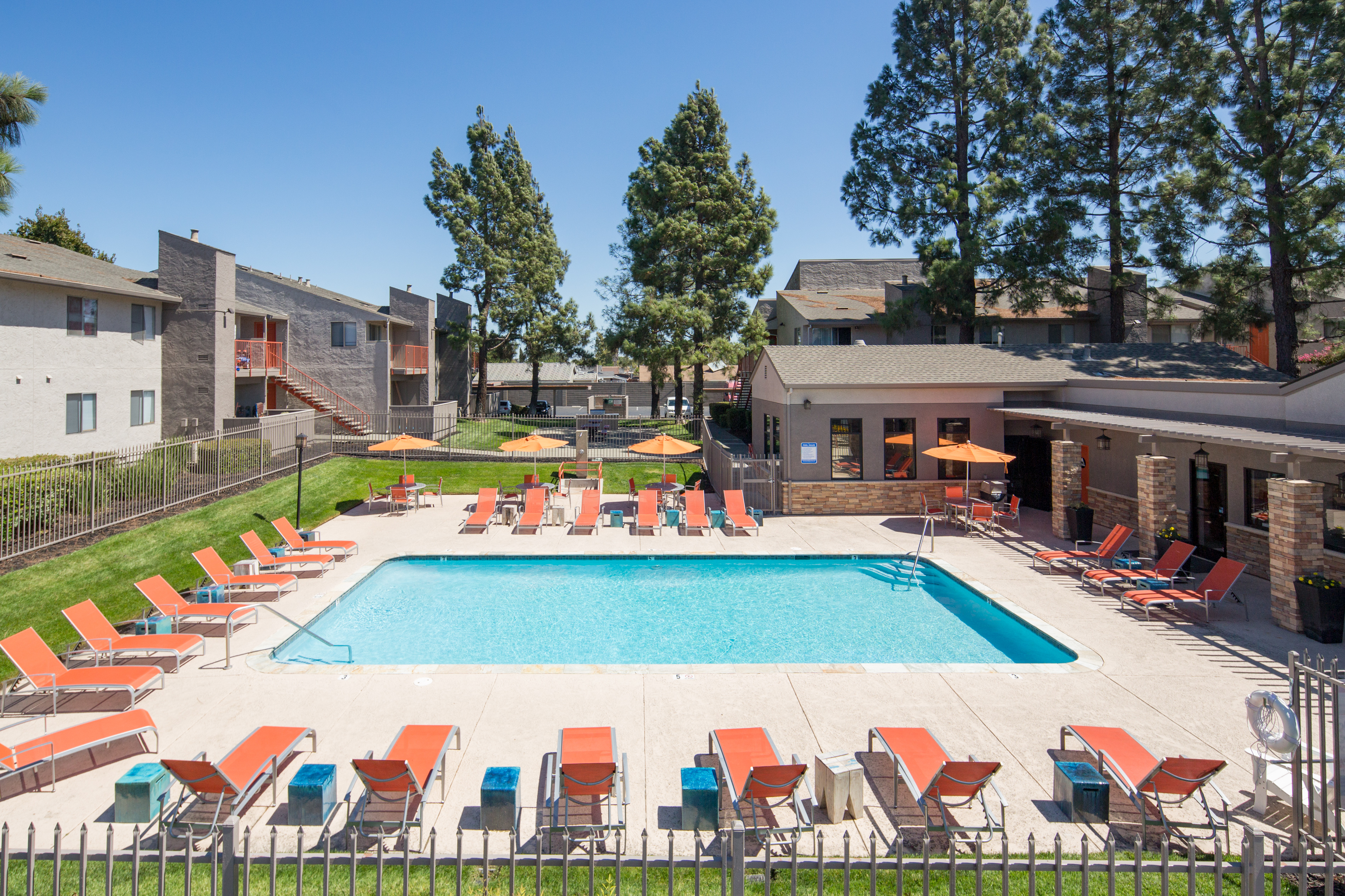 The Henley Apartment Homes The Multifamily Advisory Group at Cushman