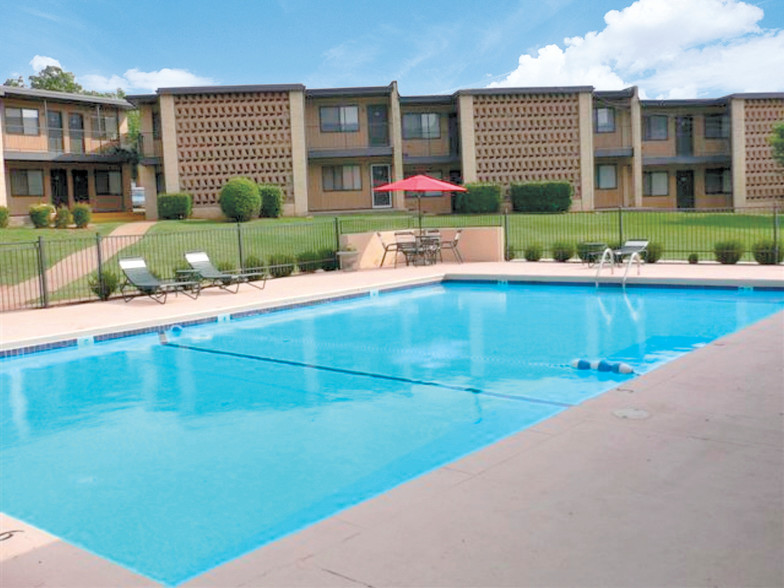 Woodland Hills Apartments The Multifamily Advisory Group at Cushman & Wakefield